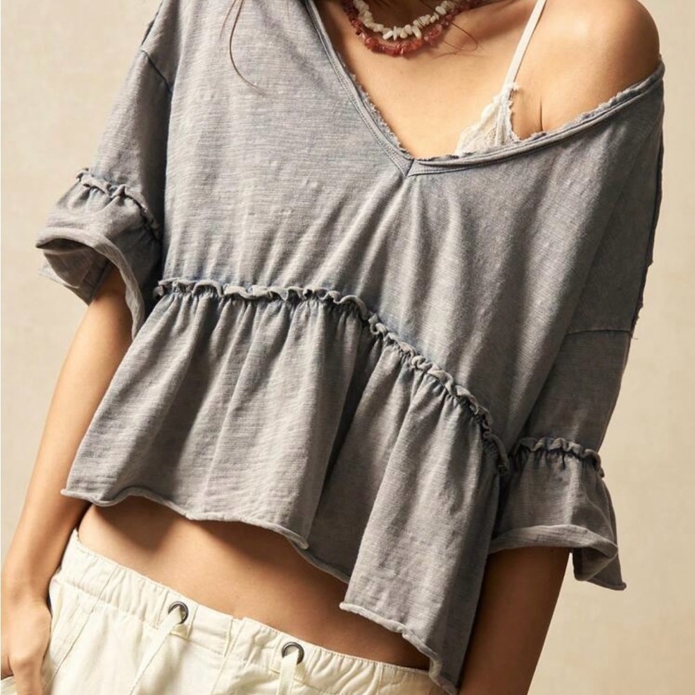 Gray Crop T-Shirt with Ruffled Sleeves